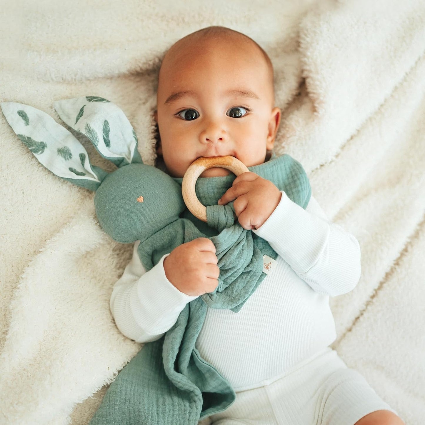 doudou bebe Sa douceur réconforte bébé,