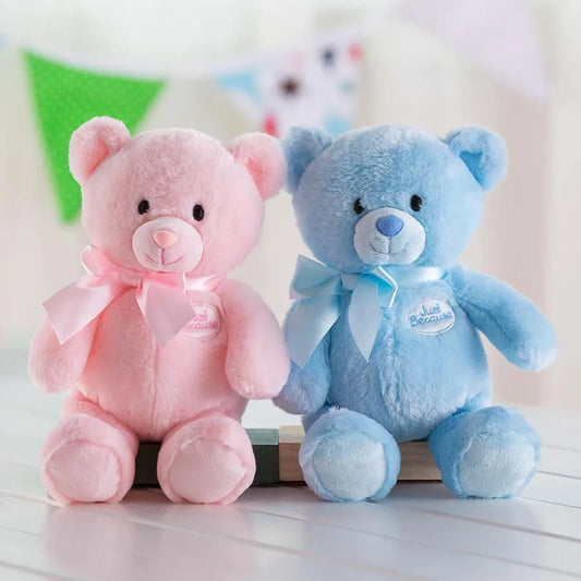 ours en peluche dans ses moments de jeu et de sommeil.